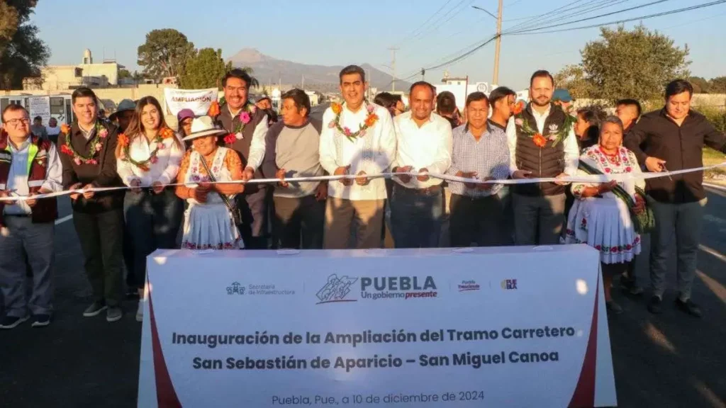 Sergio Salomón entrega ampliación de 4 carriles de la carretera Puebla-Canoa