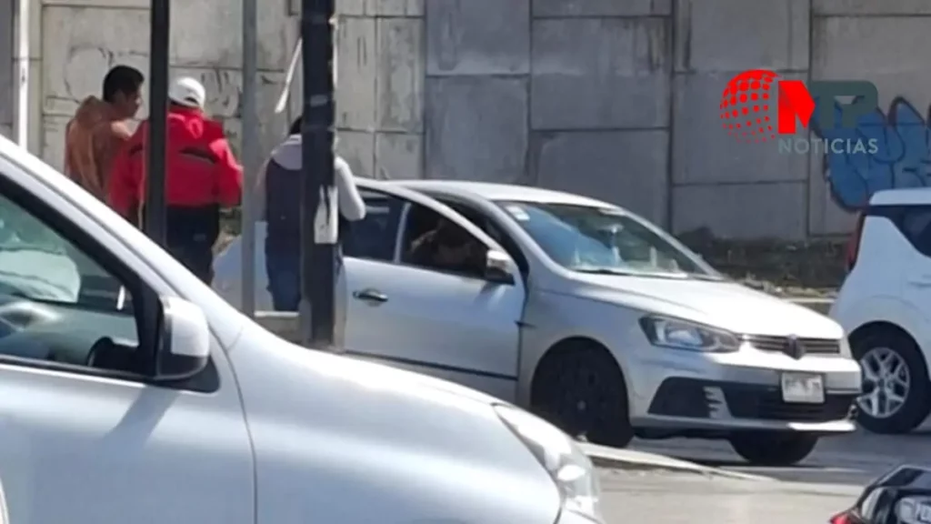 Taxis pirata siguen peleando pasaje pese a línea 4 de RUTA Metropolitana en Periférico