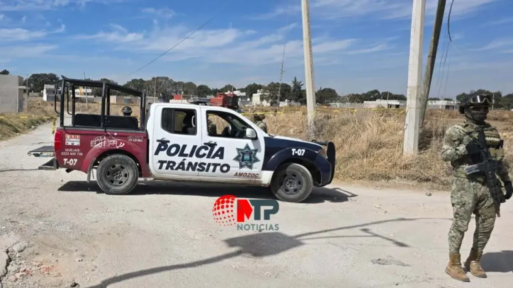 Abandonan auto con cadáver de una mujer en Amozoc