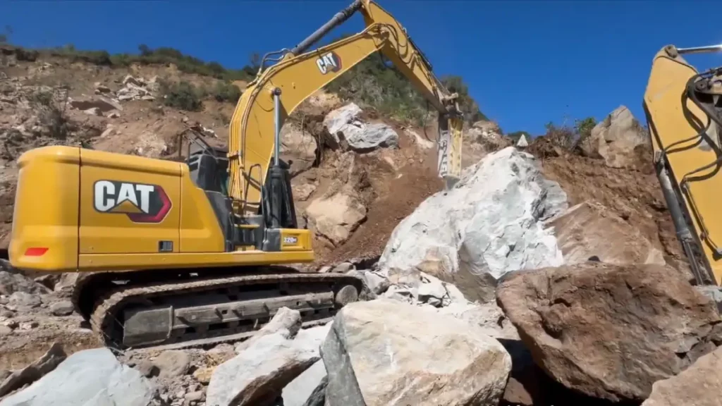 No solo tráileres, casas también fueron dañadas por derrumbe en la Puebla-Orizaba