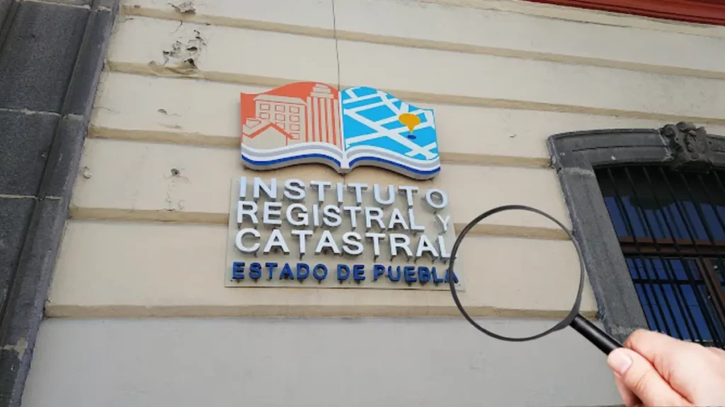 Denuncian por corrupción a exfuncionarios del Instituto Registral y Catastral de Puebla