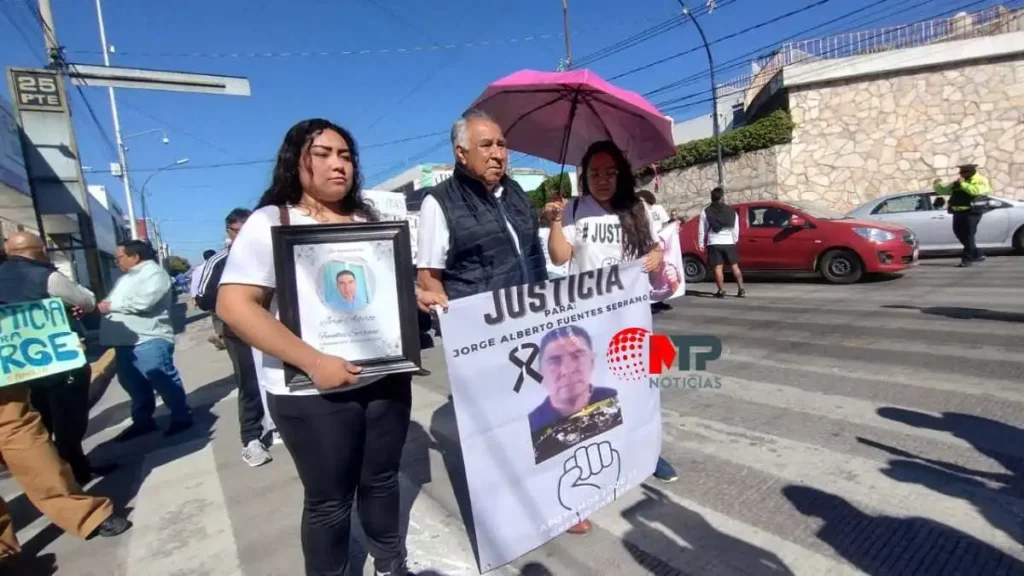 Indemnización justa, exige familia de taxista que murió en choque con policía de Puebla capital