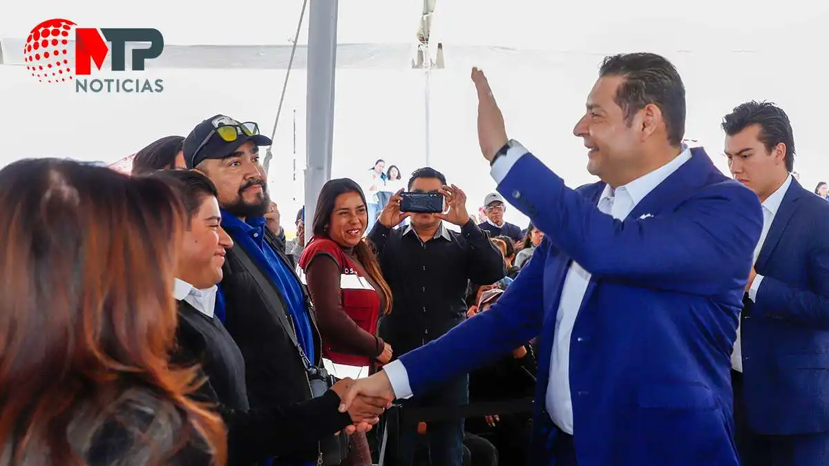 Armenta entrega obras educativas y promete agua en más escuelas de Puebla