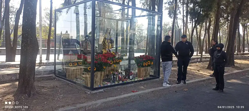 Altar satánico en CDMX causa polémica, autoridades lo retiran