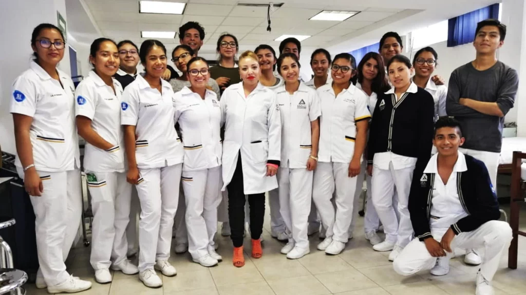 Enfermeras y enfermeros del IMSS