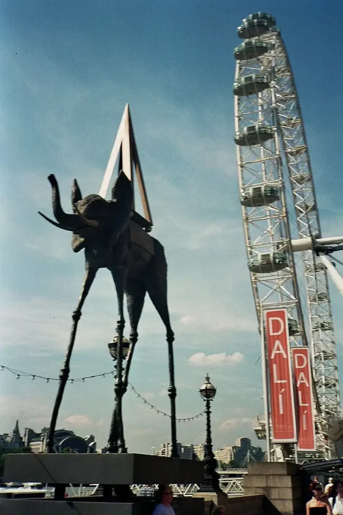 Escultura de Elefante de Salvador Dalí