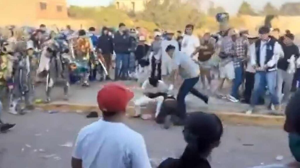 Funcionario de Armando Aguirre golpea a carnavaleros de Mihuacán, Coronango