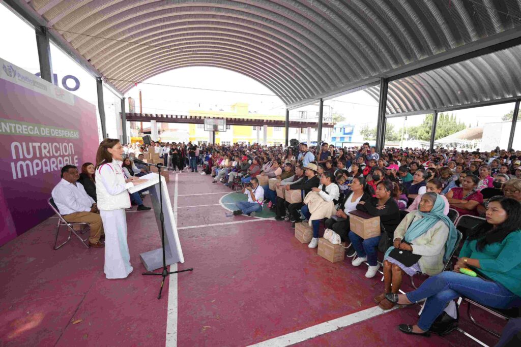 Entregan Pepe Chedraui y MariElise despensas en juntas auxiliares