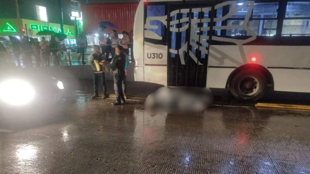 Unidad de RUTA atropella y mata a estudiante de la BUAP en Torrecillas