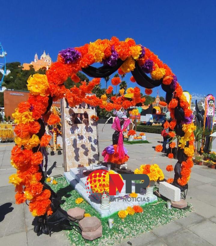 Así es la ofrenda a Moreno Valle y Martha Erika en San Andrés