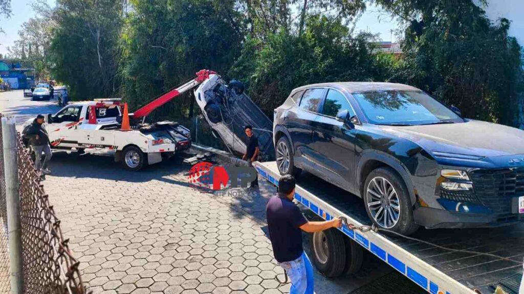 Luis atropella a una mujer, choca contra camioneta y cae a un canal en Cuautlancingo
