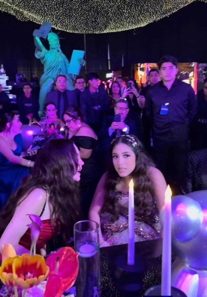 Belinda en los XV años de Mafer