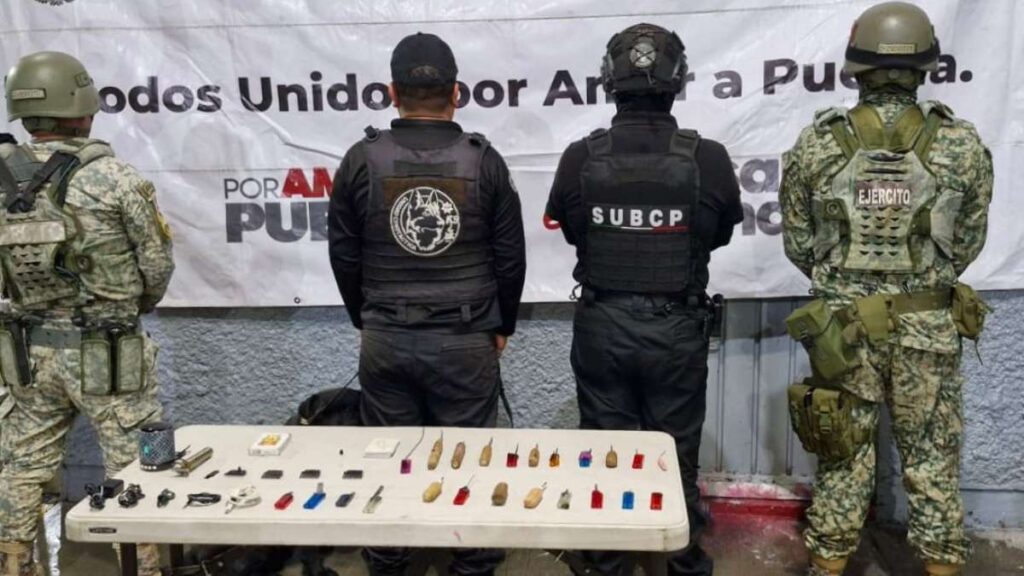 Aseguran armas punzocortantes y objetos prohibidos en penal de Cholula
